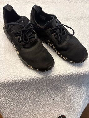 adidas Black Men's Low-Top Sneakers with Speckled Sole